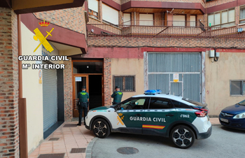 La Guardia Civil auxilia a una mujer en su  casa de Espinosa