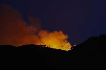 El fuego de Gran Canaria progresa 