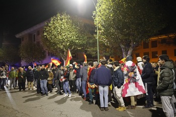 Protesta en Burgos junto a la sede del PSOE contra la amnistía