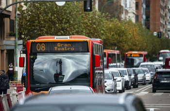 20 chóferes de bus urbano pierden puntos por el 'foto espía'