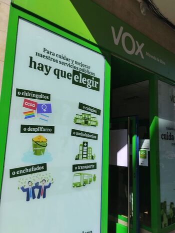 CCOO denuncia a Vox por un cartel en su sede de Miranda