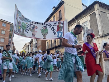 Briviesca derrocha rebeldía y fiesta en el desfile de peñas