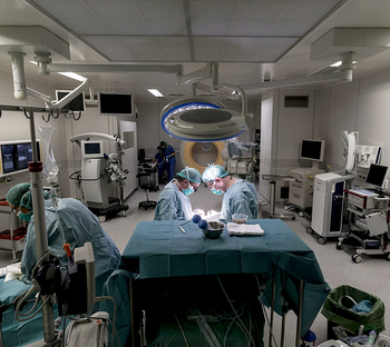 Sacyl suspende las peonadas quirúrgicas en Cirugía Plástica