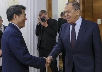 China reconoce dificultades para que Ucrania y Rusia negocien