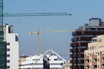La compra de viviendas se hunde un 20,7% en abril en España