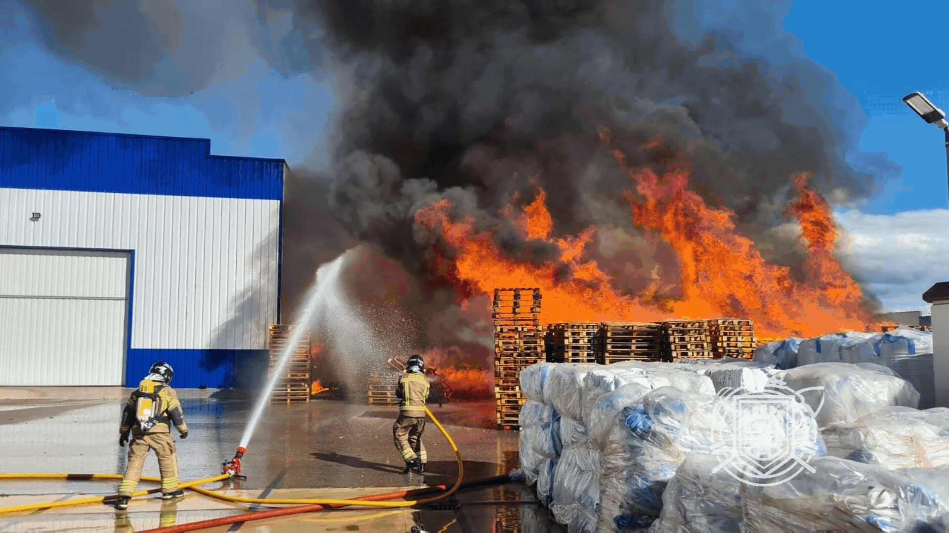 Susto por un fuego en Torreplas que no afecta a la producción