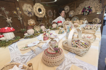24 artesanos participan en la Feria del Mimbre, Barro y Cuero