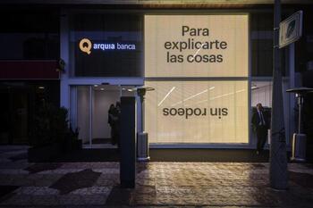 Arquia Banca abre su primera oficina, que operará hasta las 17