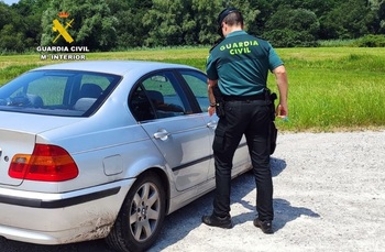Detenido con dos armas blancas en un coche robado en Burgos