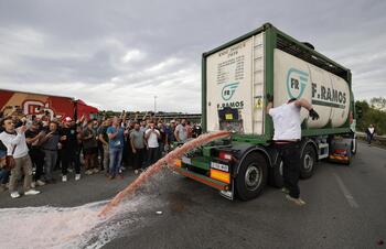España pide diálogo contra el vuelco de camiones en Francia