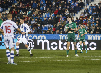 El líder y el árbitro empujan al Burgos CF a la derrota
