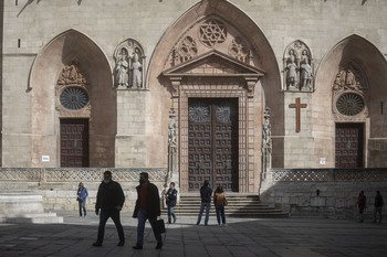 Antonio López acaba las puertas de la Catedral