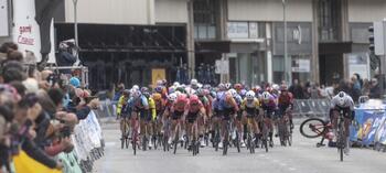 Impactante caída de Elisa Balsamo en la Vuelta a Burgos