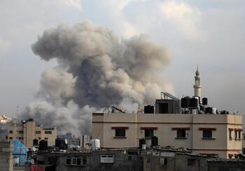Cerca de 60 palestinos han muerto por bombardeos israelíes