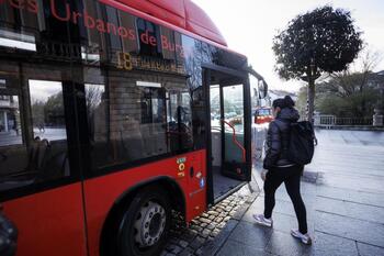 El PSOE alega contra la gratuidad de los buses a mayores de 65