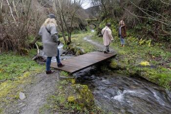 Pradoluengo estrena 6 puentes en la Senda de los Batanes