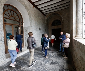 Misa a puerta cerrada y Guardia Civil en el convento
