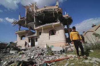 Mueren 18 palestinos en nuevo bombardeo de Israel contra Rafá
