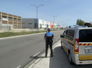 Detenido tras negarse a soplar y agredir a un policía arandino