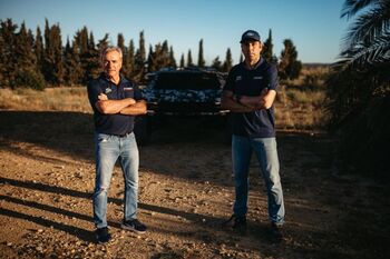 Carlos Sainz correrá con Ford y Nani Roma el Dakar 2025