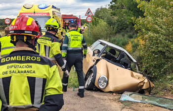 Fallece una mujer tras sufrir una salida de vía en Salamanca