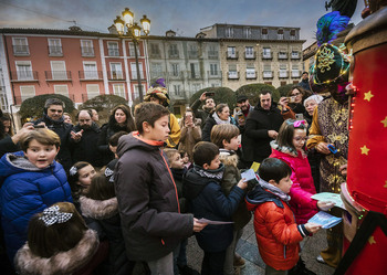 Cuatro buzones de Correos recogerán en Burgos las cartas a Papá Noel y los  Reyes Magos